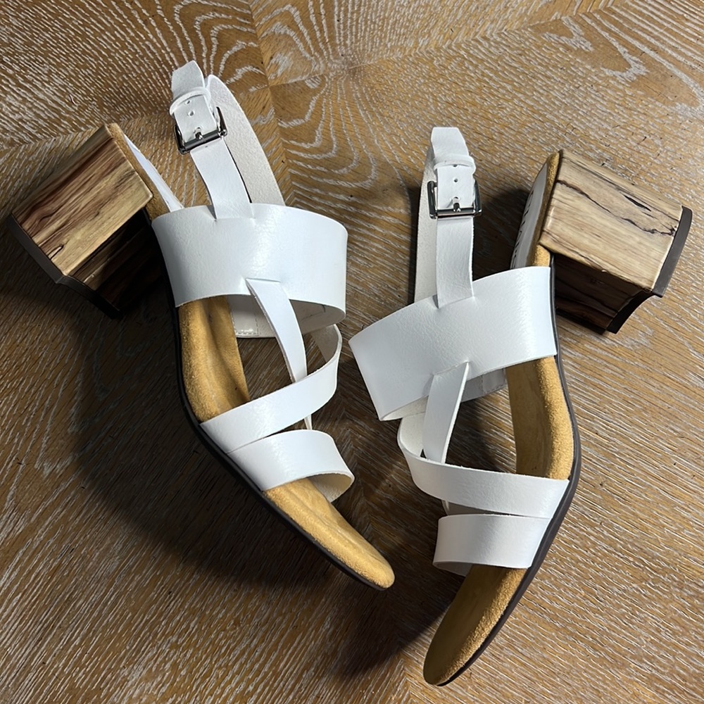 CHAPS White Faelyn Block Heel Sandal 8.5